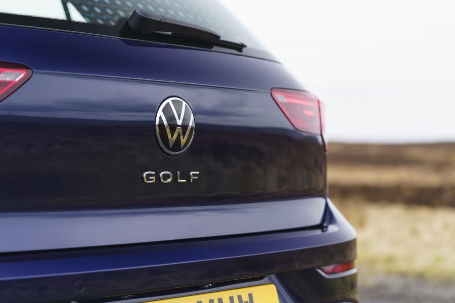 Логотип Volkswagen Golf Life 2020 года  (UK) (фото 38 из 40)